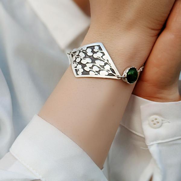 Exotic Sterling Silver Bracelet with Quartz Gemstone